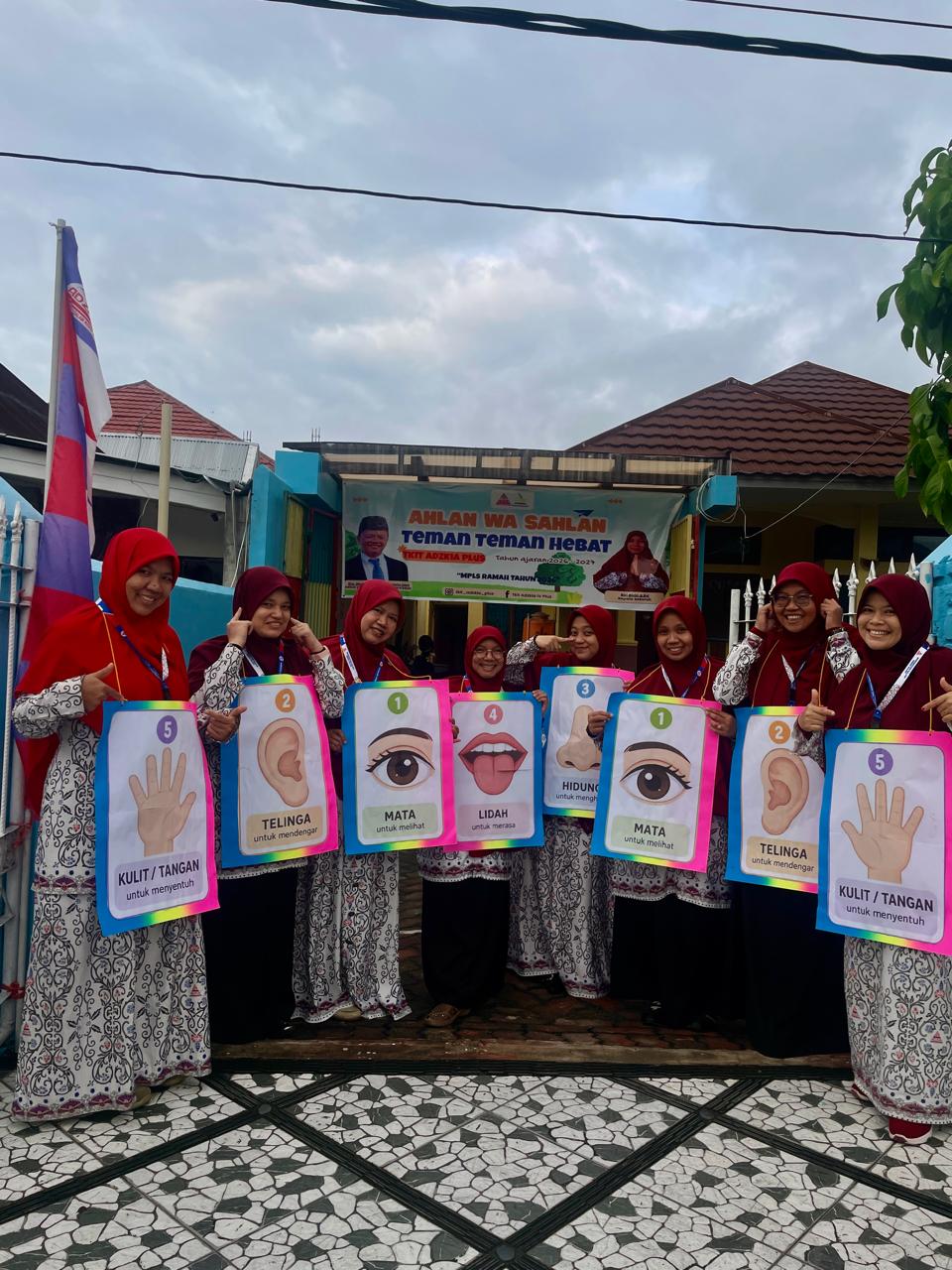 BUKA TEMA 